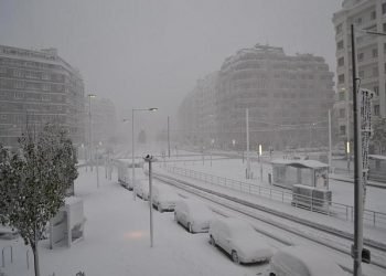 scenari-da-pieno-inverno-sul-sud-della-francia,-neve-abbondante-a-grenoble