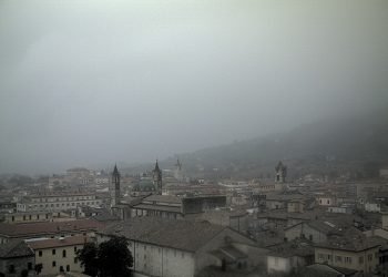 temporali-diffusi-sul-centro-italia,-violento-acquazzone-investe-roma
