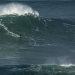 onda-di-30-metri-travolge-surfista,-rischia-di-morire.-video-drammatico