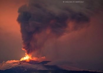 violenta-eruzione-etna,-cinque-giorni-dopo-l’ultima:-immagini-spettacolari