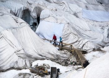 ghiacciai-protetti-sulle-alpi,-con-speciali-teloni
