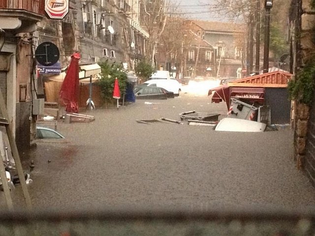 alluvione-travolge-catania,-citta-in-ginocchio.-video-e-foto-shock