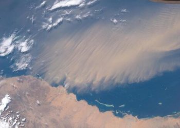 tempesta-di-sabbia-sul-mar-rosso,-vista-dallo-spazio