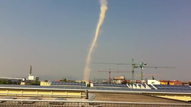 diavolo-di-polvere-su-verona,-la-tromba-d’aria-a-ciel-sereno:-ecco-il-video