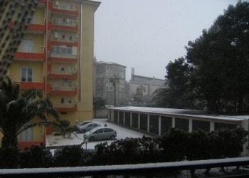 neve-fino-in-collina-sulla-sicilia:-imbiancata-anche-ragusa