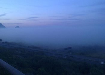 fitta-nebbia-sulla-costa-palermitana,-disagi-all’aeroporto:-fenomeno-raro