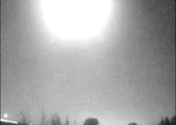 meteorite-esplode-sopra-la-spagna,-video:-intenso-bagliore-illumina-madrid