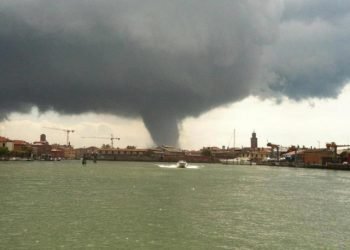 enorme-tornado-sulla-laguna-di-venezia,-le-immagini-di-un-anno-fa