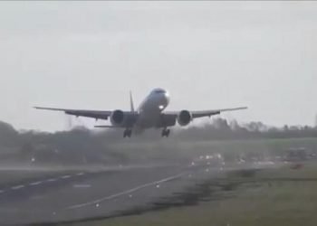 tempesta-xaver:-atterraggi-da-brivido-all’aeroporto-di-birmingham,-video