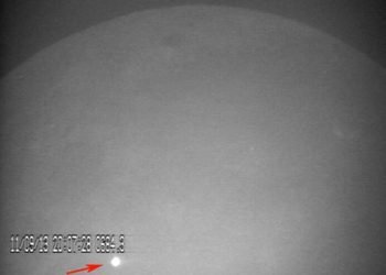 meteorite-da-record-si-schianta-sulla-luna:-maxi-cratere,-video-e-foto