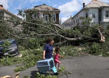 potente-tornado-f2-devasta-cittadina-americana:-il-video-dei-terribili-momenti