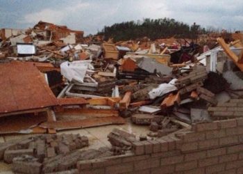 devastanti-tornado-su-arkansas-e-oklahoma:-14-vittime.-il-video-della-distruzione
