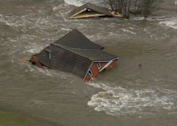 alluvioni-in-norvegia,-case-spazzate-via.-video