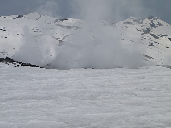 immagine 3 del capitolo 1 del reportage foto etna scalata del vulcano fra neve e nubi di vapore