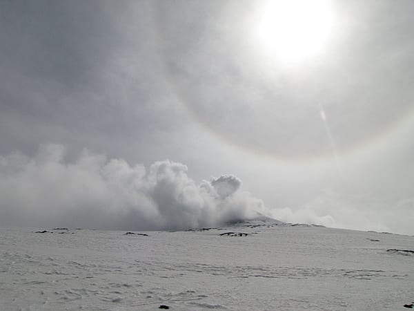 immagine 1 del capitolo 2 del reportage documento esclusivo dalletna scalata del vulcano fra neve e nubi di vapore